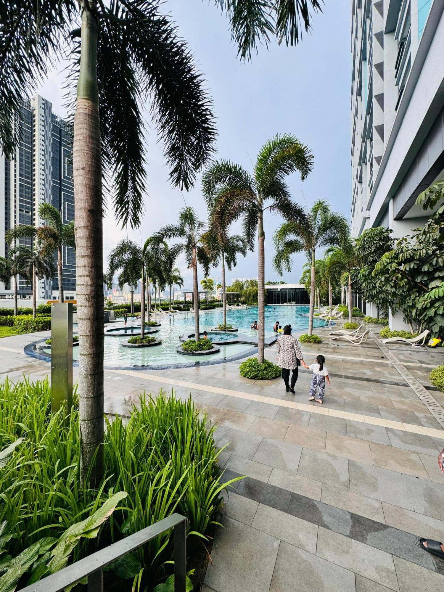 Trion Klcc By Abm Unique *